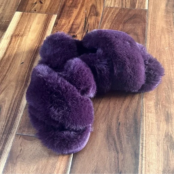 Lauren Conrad Plush Fuzzy Slippers - Picture 2 of 4